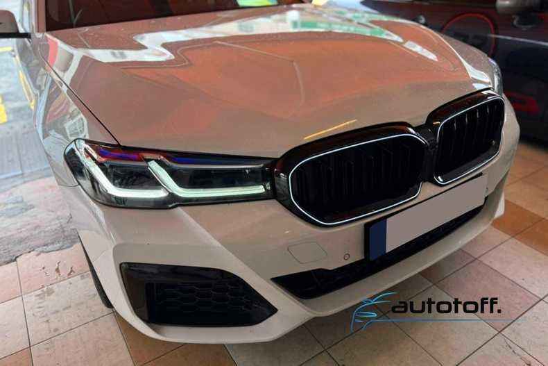 Grila dubla iluminata compatibila cu BMW G30 G31 Facelift (20-23) Negru lucios cu LED